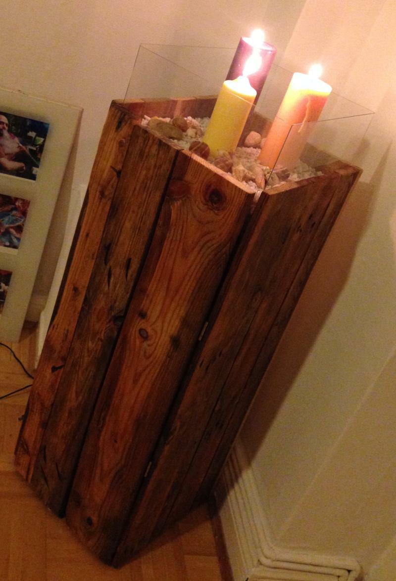 Side cabinet, wind light from pallets, photo frame glass pallet ... Gemütliches schlafzimmer