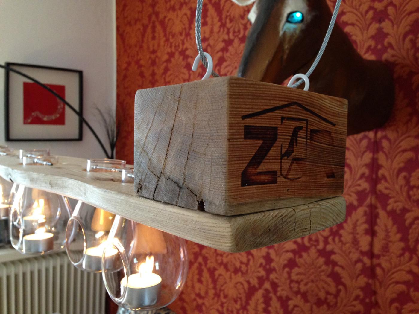Tealight pallet chandelier: pallet wood, beeswax finish pallet ... Gemütliches schlafzimmer
