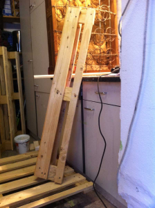 Pallet desk: cutting the pallets to size