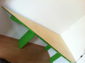 Triangular pallet desk, final assembly on site