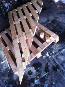 Pallet desk, pallet reassembly: corner reattached again