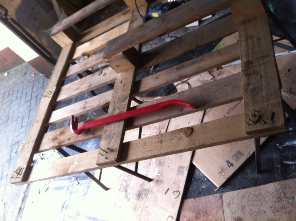 Pink Pallet Desk Project - Pallet Furniture