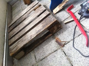 Pallet deck chair, half pallet for the seat element