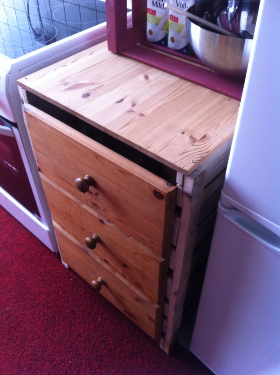 Pallet drawer cupboard for the kitchen