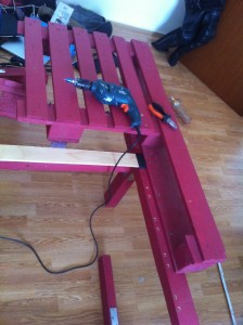 Double bed from pallets - Installation of the first pallet element