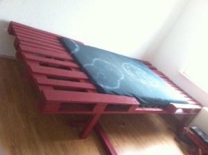 Pallet bed: Double bed, lowered mattress