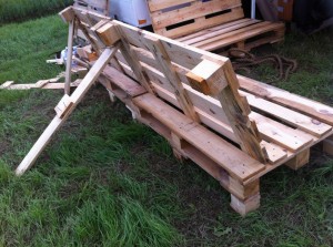 Pallet garden bench, supported backrest, OHM2013 