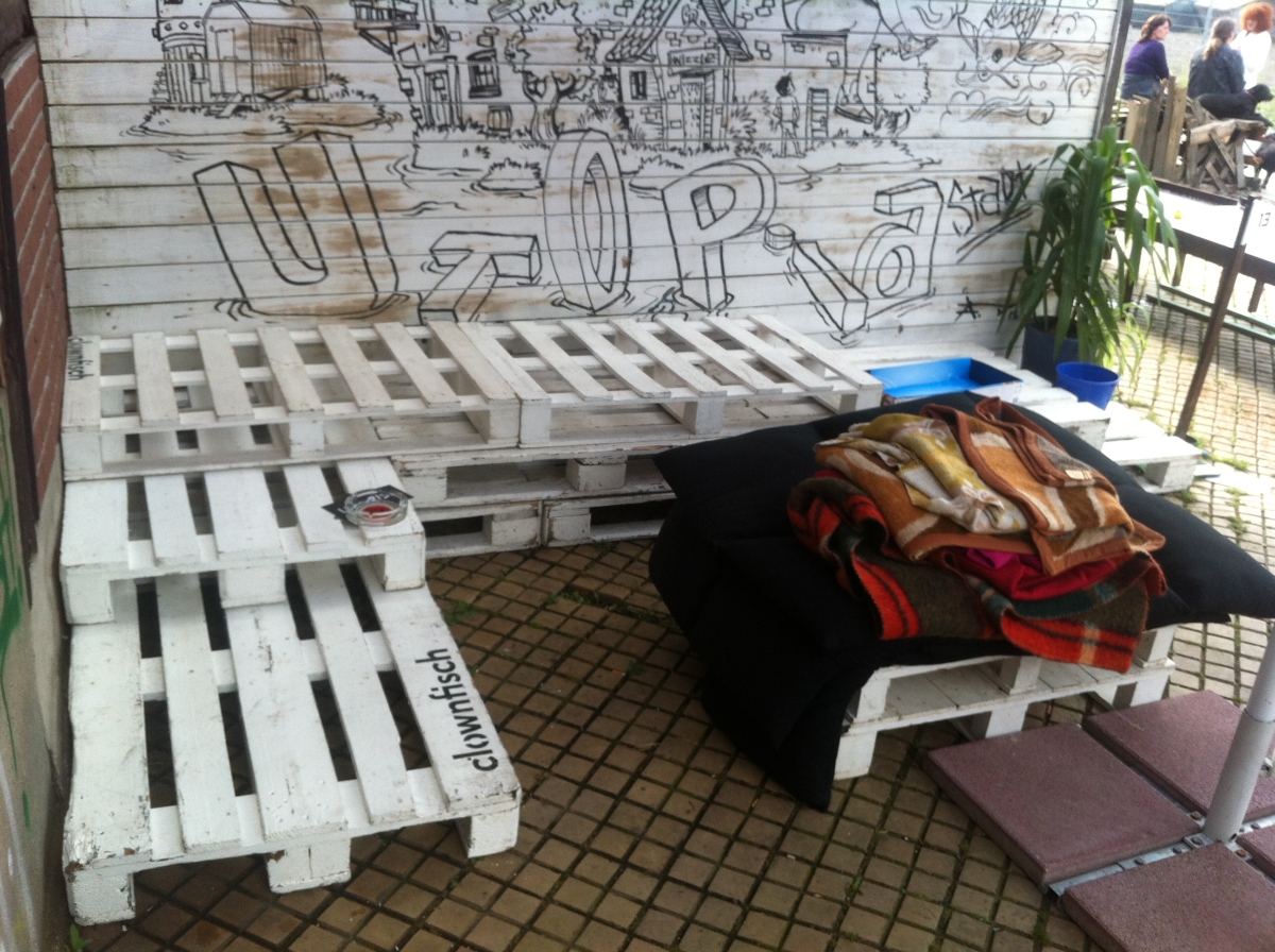 Pallet outdoor bench and table, Utopiastadt Wuppertal