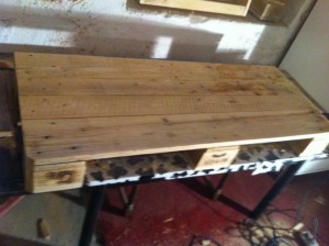 Worktop pallet cupboard 3: Inserting the spare board