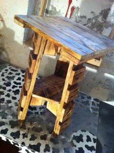 Pallet table, tripod, painted