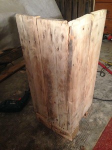 Pallet cabinet, two side walls, from outside