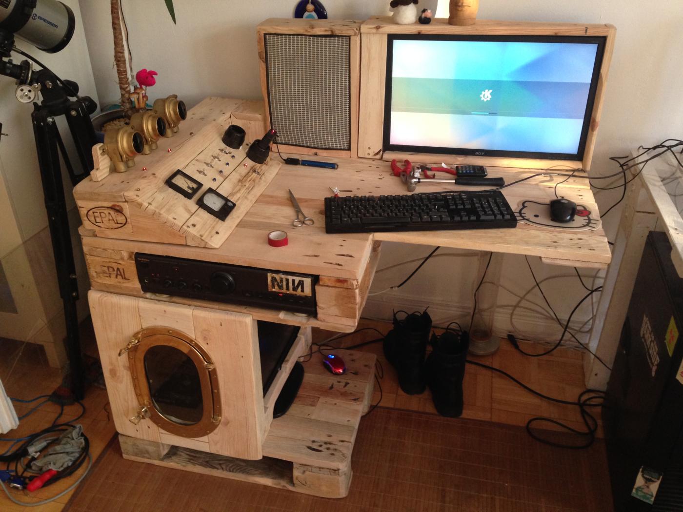 Steampunk desk completed with Tor server, Part 1
