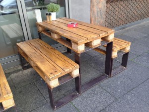 Pallet beer table set