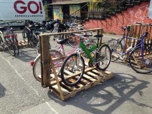 Bicycle stand, disposable pallets, temporarily, Utopiastadt